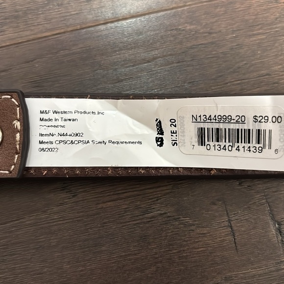 Nocona Genuine Leather Floral tooled, silvertone floral removable buckle - Picture 3 of 7